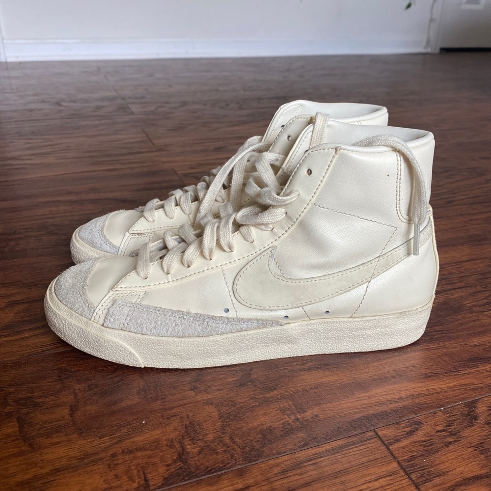 Women’s Blazer Mid ‘77 Vintage Coconut Milk Nike Blazers Size 8